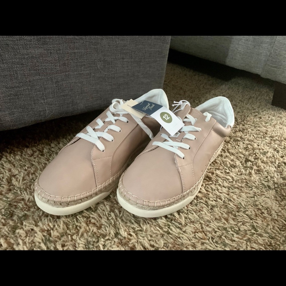 Universal Thread Shoes - Picture 5 of 5